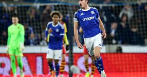 Joaquín Panichelli, goleador en Francia, reveló su devoción por Maradona: «Cuando murió me tomé el subte y fui a despedirlo a la Casa Rosada» Joaquín Panichelli, goleador en Francia, reveló su devoción por Maradona: "Cuando murió me tomé el subte y fui a despedirlo a la Casa Rosada" imagen-4