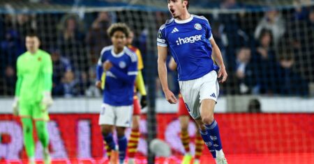 Joaquín Panichelli, goleador en Francia, reveló su devoción por Maradona: «Cuando murió me tomé el subte y fui a despedirlo a la Casa Rosada» Joaquín Panichelli, goleador en Francia, reveló su devoción por Maradona: "Cuando murió me tomé el subte y fui a despedirlo a la Casa Rosada" imagen-12