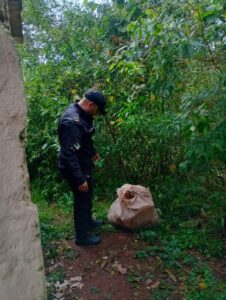 Policía de Misiones frustró el traslado de cobre y bronce robados y mantiene cercado al sospechoso en el monte imagen-1