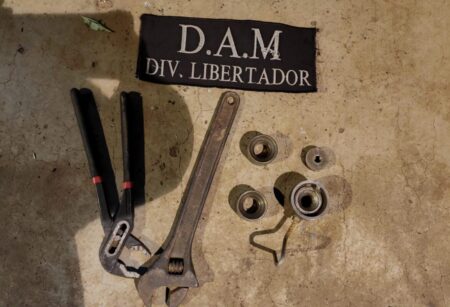 La Policía evitó el accionar de delincuentes que intentaban robar cables en la usina de La Tablada imagen-6
