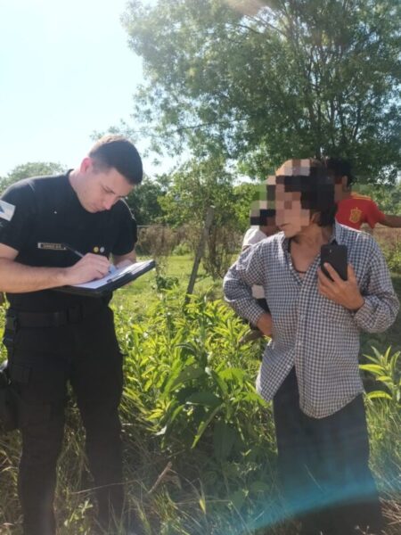 Policías de Ruiz de Montoya asistieron a un niño que se había perdido en el monte Policías de Ruiz de Montoya asistieron a un niño que se había perdido en el monte imagen-5