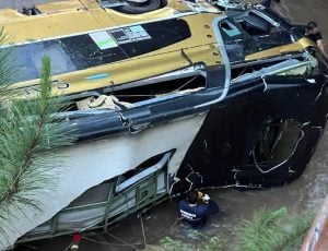 Tragedia en Misiones | Sobrevivientes afirman que el auto se cruzó de carril y chocó de frente al colectivo que despistó y causó nueve muertes en la ruta 14 Tragedia en Misiones | Sobrevivientes afirman que el auto se cruzó de carril y chocó de frente al colectivo que despistó y causó nueve muertes en la ruta 14 imagen-8