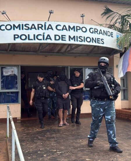 Narco vinculado al Primer Comando Capital fue capturado por la Policía de Misiones y extraditado a Brasil Narco vinculado al Primer Comando Capital fue capturado por la Policía de Misiones y extraditado a Brasil imagen-6