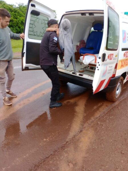 Policías asistieron a un niño con graves quemaduras en la Aldea Iracá Mirí Policías asistieron a un niño con graves quemaduras en la Aldea Iracá Mirí imagen-7