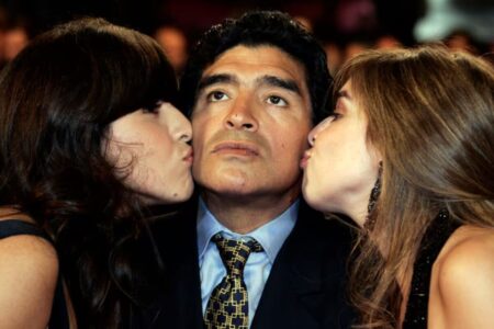 Con la presencia de Dalma y Gianinna y sin mención a sus hermanos: “Un día maradoniano”, el homenaje de Olga a Diego Maradona Con la presencia de Dalma y Gianinna y sin mención a sus hermanos: “Un día maradoniano”, el homenaje de Olga a Diego Maradona imagen-9