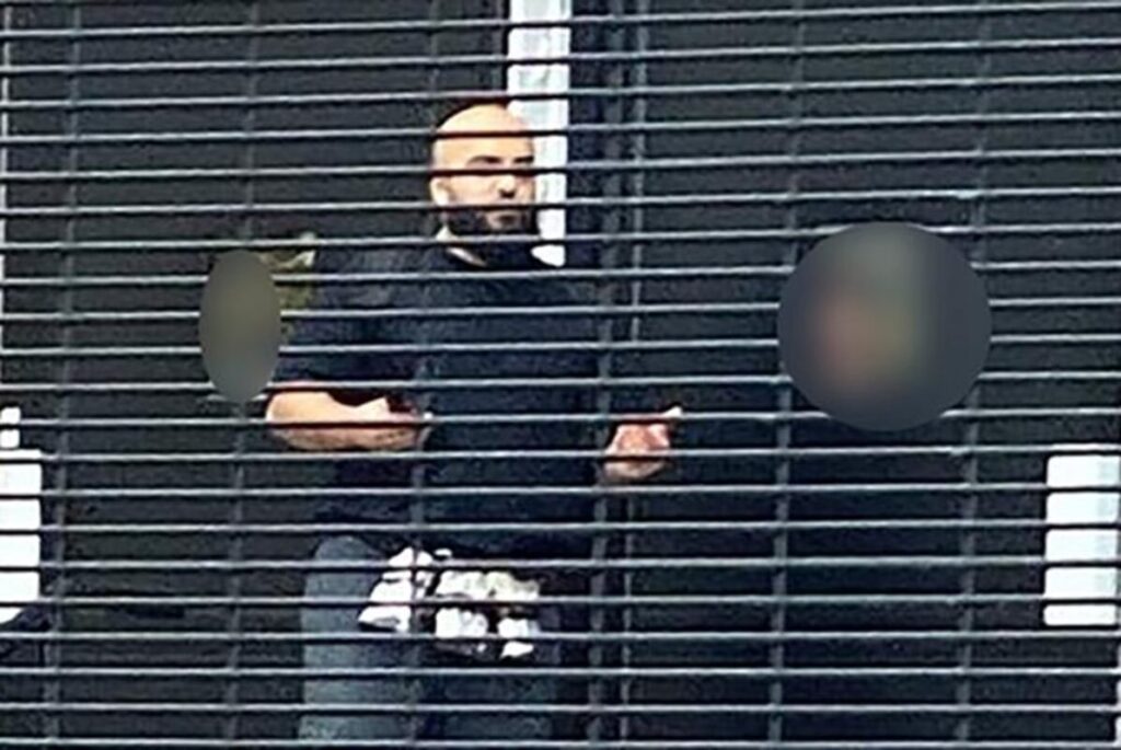 Ataque a una sinagoga en Manchester: hay al menos dos muertos y el agresor fue abatido por la policía imagen-5