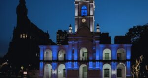 Noche de gala en el Cabildo: baile al modo «Bridgerton», pero en la Buenos Aires del siglo XXI Noche de gala en el Cabildo: baile al modo "Bridgerton", pero en la Buenos Aires del siglo XXI imagen-2