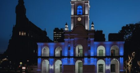 Noche de gala en el Cabildo: baile al modo «Bridgerton», pero en la Buenos Aires del siglo XXI Noche de gala en el Cabildo: baile al modo "Bridgerton", pero en la Buenos Aires del siglo XXI imagen-5