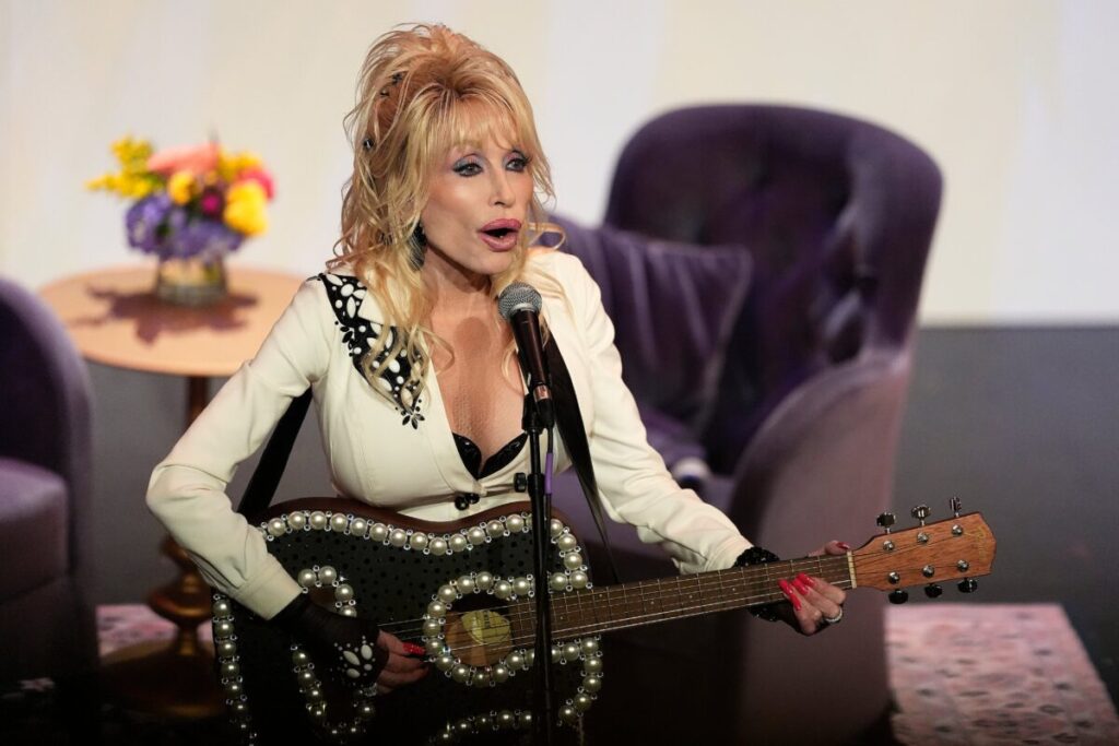 El desesperado pedido de la hermana de Dolly Parton luego de que la cantante cancelara su gira: “Recen por ella” imagen-97