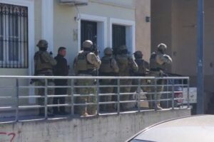 Cayó una banda que asaltaba a automovilistas a los que seguían desde las financieras donde sacaban dinero Cayó una banda que asaltaba a automovilistas a los que seguían desde las financieras donde sacaban dinero imagen-3