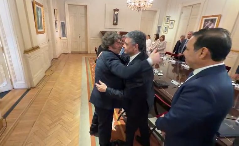 Del desplante al abrazo: el saludo entre Javier Milei y Jorge Macri en la cumbre de gobernadores Del desplante al abrazo: el saludo entre Javier Milei y Jorge Macri en la cumbre de gobernadores imagen-5