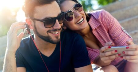 Cómo saber si tu amigo está enamorado de ti, según la psicología Cómo saber si tu amigo está enamorado de ti, según la psicología imagen-11