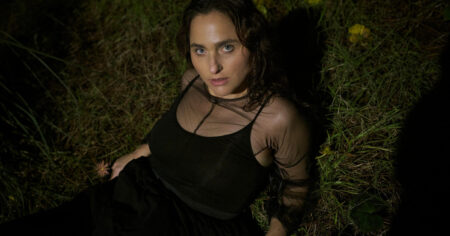 Planazo: escuchar un disco con su creadora, una verdadera potra, entre vinos finos y canapés, en una casona de 1911 imagen-20