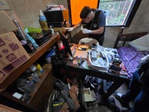 Allanaron una vivienda en Posadas en busca de material de abuso sexual infantil y secuestraron una gran cantidad de equipos tecnológicos Allanaron una vivienda en Posadas en busca de material de abuso sexual infantil y secuestraron una gran cantidad de equipos tecnológicos imagen-8