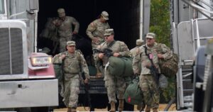 Illinois, en alerta ante el despliegue de la Guardia Nacional ordenado por Trump imagen-3