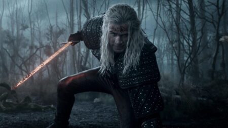 He vuelto a ver la primera temporada de 'The Witcher' y me he dado cuenta de que Geralt usa el broche de Renfris imagen-5