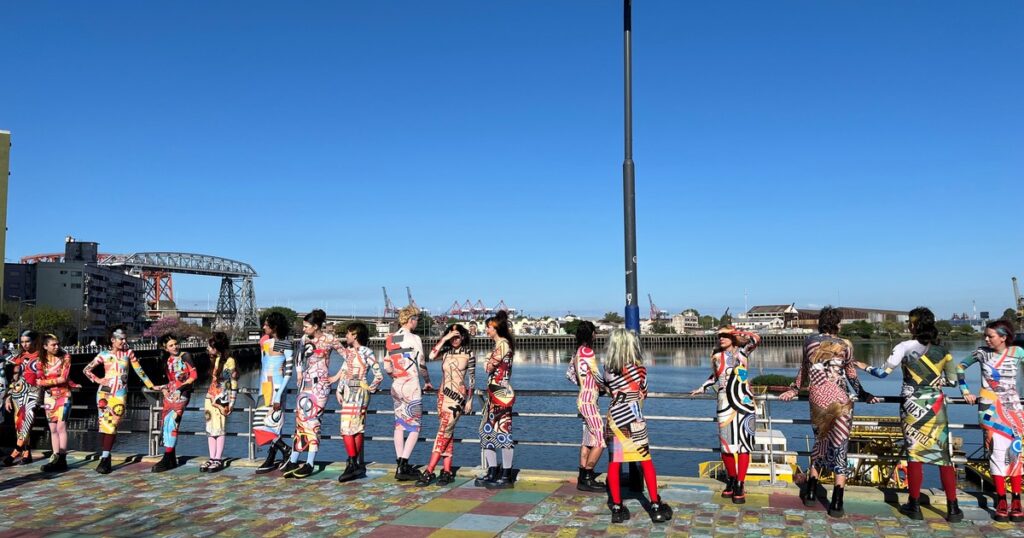 Arte, diseño y los hallazgos del fondo del mar del Conicet inspiraron un desfile en La Boca imagen-5