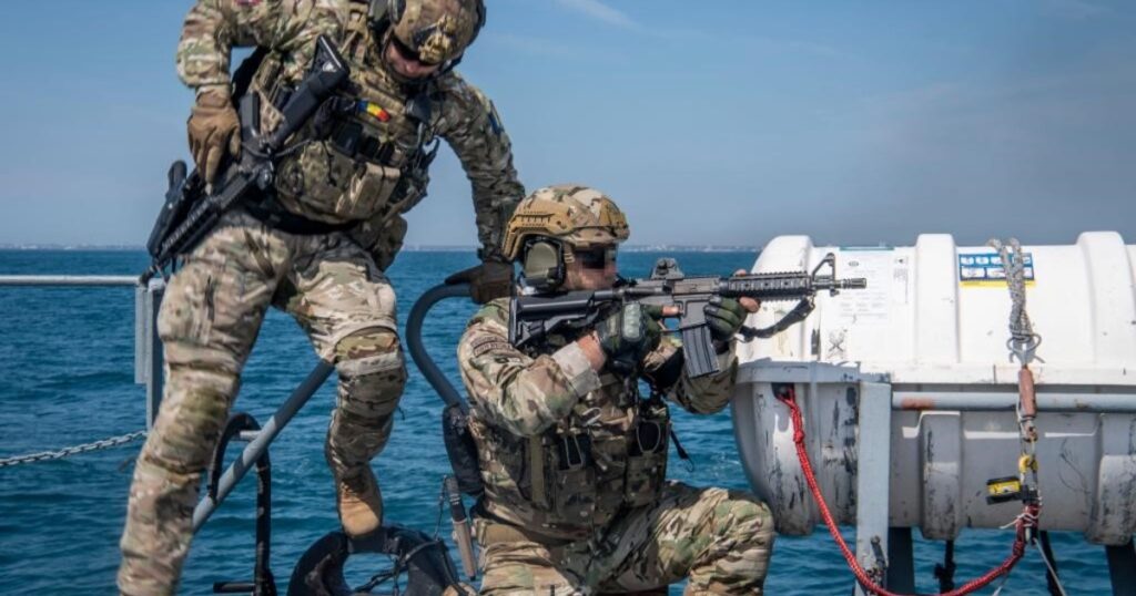 ¿Cuál es la conexión de Ron DeSantis con los Navy SEAL, el comando élite de la Armada de EE.UU.? ¿Cuál es la conexión de Ron DeSantis con los Navy SEAL, el comando élite de la Armada de EE.UU.? imagen-5