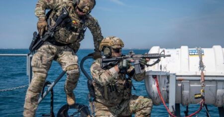 ¿Cuál es la conexión de Ron DeSantis con los Navy SEAL, el comando élite de la Armada de EE.UU.? ¿Cuál es la conexión de Ron DeSantis con los Navy SEAL, el comando élite de la Armada de EE.UU.? imagen-21