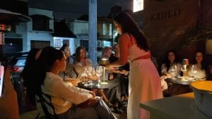 Cala Bar de Vinos presentó una noche de experiencia gastronómica entre vinos, estilo y tarot en Posadas imagen-8