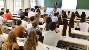 Más jóvenes terminan la secundaria en Argentina, pero persisten las desigualdades imagen-20