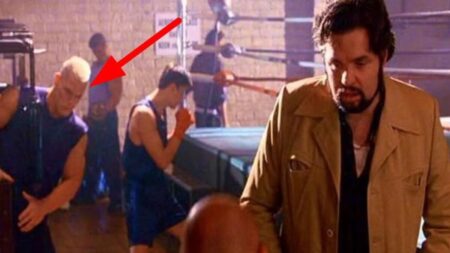 Hace 25 años apareció de fondo en una película olvidada. Hoy es uno de los superhéroes más conocidos del mundo, ¿le reconoces? imagen-5