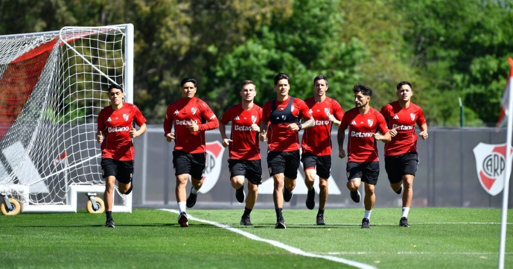 La visita especial que tuvo el plantel de River en el asado del Camp La visita especial que tuvo el plantel de River en el asado del Camp imagen-45
