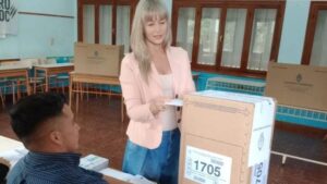 Karina Griss votó en Puerto Rico y llamó a participar con compromiso cívico Karina Griss votó en Puerto Rico y llamó a participar con compromiso cívico imagen-2