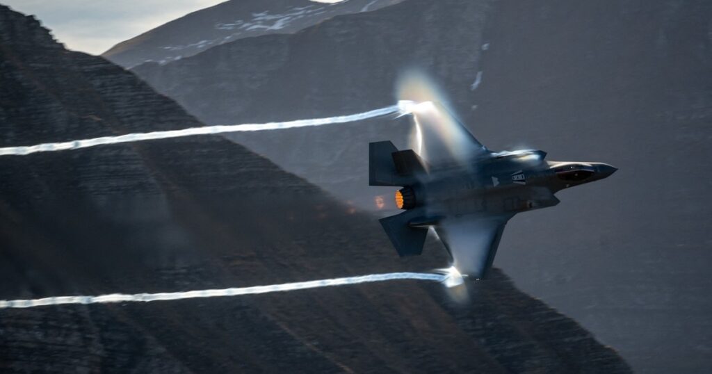Aviones de combate con IA y cucarachas espías: el cambiante negocio de la guerra imagen-5