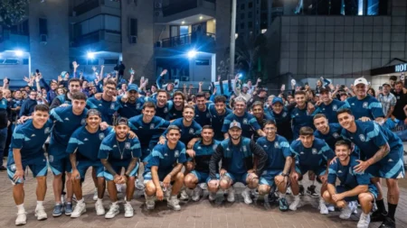 Locura por Racing en Río de Janeiro: una multitud recibió al plantel con la ilusión de la Libertadores - TyC Sports imagen-12