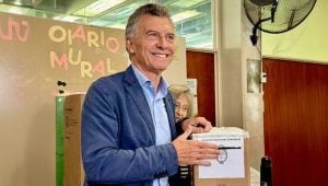 Mauricio Macri dijo que está a disposición “para ayudar a generar gobernabilidad” tras emitir su voto Mauricio Macri dijo que está a disposición “para ayudar a generar gobernabilidad” tras emitir su voto imagen-6