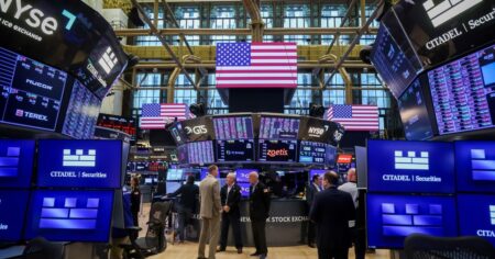Las acciones argentinas se disparan hasta 35% en el premarket en Wall Street tras la victoria oficialista Las acciones argentinas se disparan hasta 35% en el premarket en Wall Street tras la victoria oficialista imagen-53