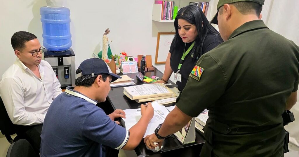 A horas del balotaje en Bolivia, detuvieron al hijo del presidente Luis Arce por un caso de violencia familiar imagen-4