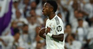 El tremendo enojo de Vinicius al tener que salir en el clásico: ¡Se fue directo al vestuario! El tremendo enojo de Vinicius al tener que salir en el clásico: ¡Se fue directo al vestuario! imagen-1