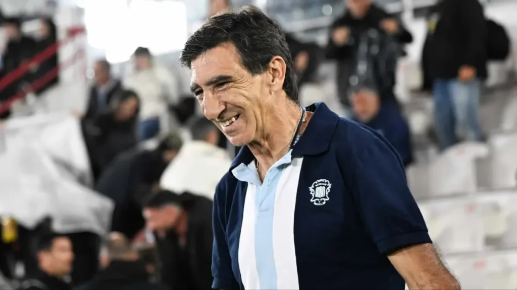 Costas convocó a los hinchas de Racing para despedir al plantel: «Todos juntos podemos lograr este sueño» – TyC Sports Costas convocó a los hinchas de Racing para despedir al plantel: "Todos juntos podemos lograr este sueño" - TyC Sports imagen-40