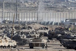 Benjamin Netanyahu dijo que “Hamas aceptó liberar a los rehenes cuando sintió la espada sobre su cuello” imagen-7