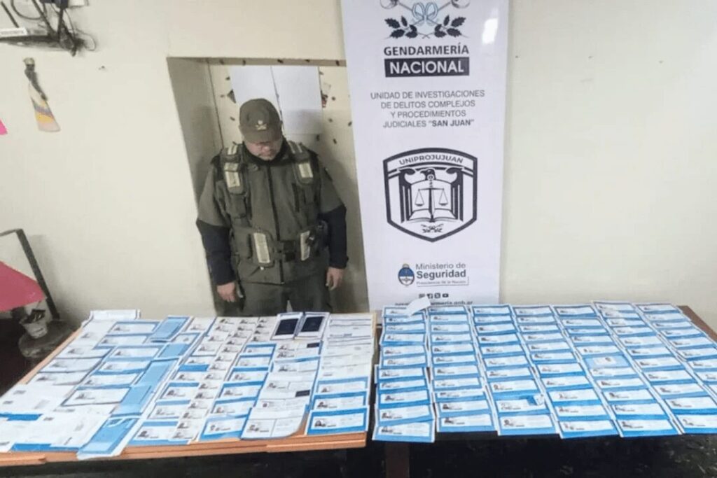 San Juan: una funcionaria del Registro Civil fue imputada por emitir DNI falsos para estafas imagen-4