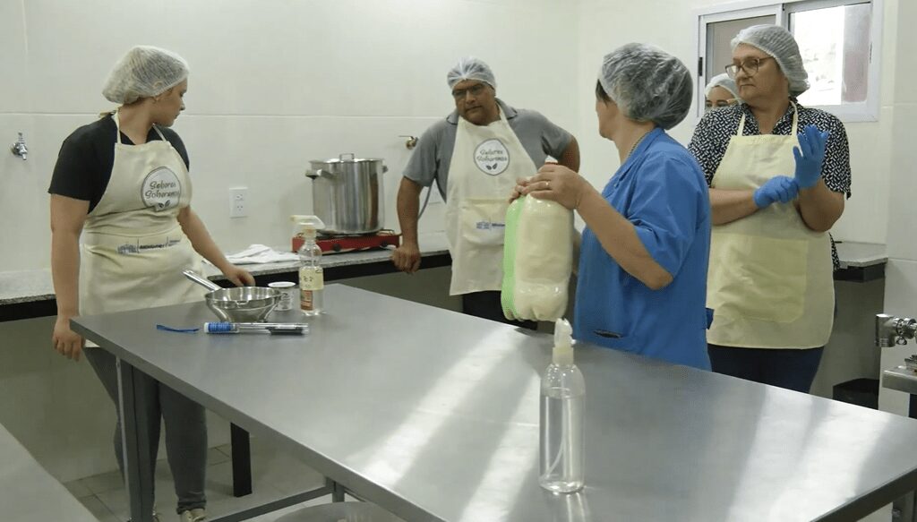 Productores se capacitan para mejorar la calidad y el sabor de sus quesos artesanales Productores se capacitan para mejorar la calidad y el sabor de sus quesos artesanales imagen-5