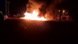 Candelaria: se incendió un camión de gran porte en la Ruta Nacional 12 imagen-2