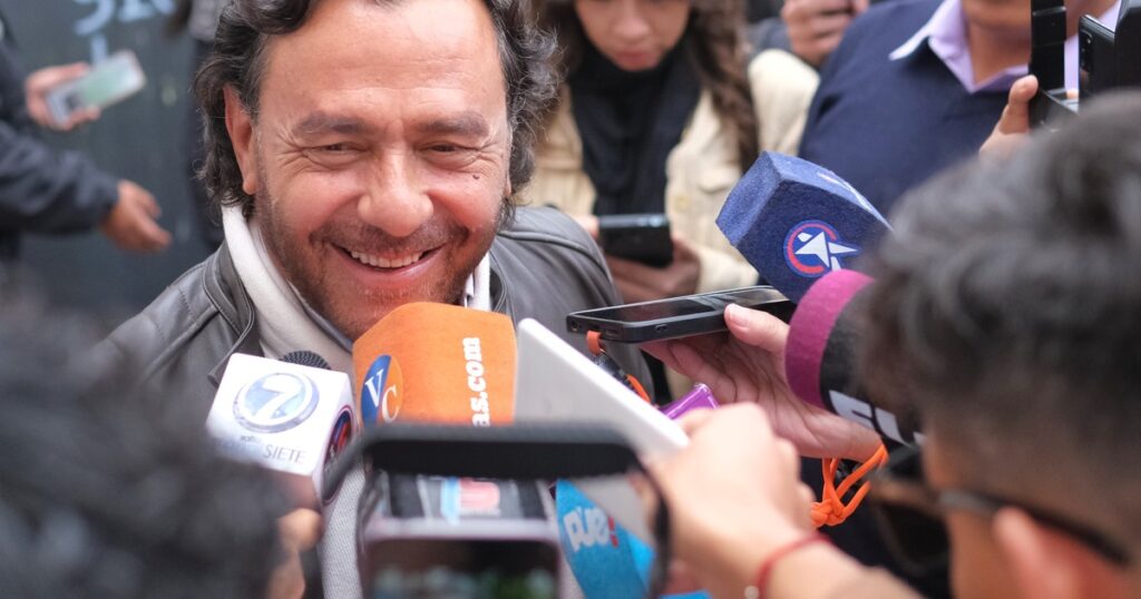 Otra feroz crítica del gobernador de Salta contra Cristina Kirchner: «El PJ no es una pyme familiar que maneja desde el balcón con el hijo» Otra feroz crítica del gobernador de Salta contra Cristina Kirchner: "El PJ no es una pyme familiar que maneja desde el balcón con el hijo" imagen-101