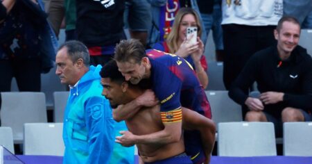 Triunfo agónico del Barcelona y locura de Flick: corte de mangas al árbitro, expulsión y no va al Bernabéu imagen-14