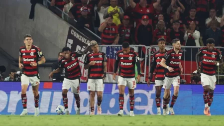 Racing no aguantó a pesar de la actuación de Cambeses y Flamengo se quedó con un triunfo agónico - TyC Sports imagen-10