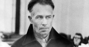 Ed Gein, un "Monstruo" en Netflix: la historia del asesino que desmenuzaba a sus víctimas y fabricaba objetos con sus restos imagen-2