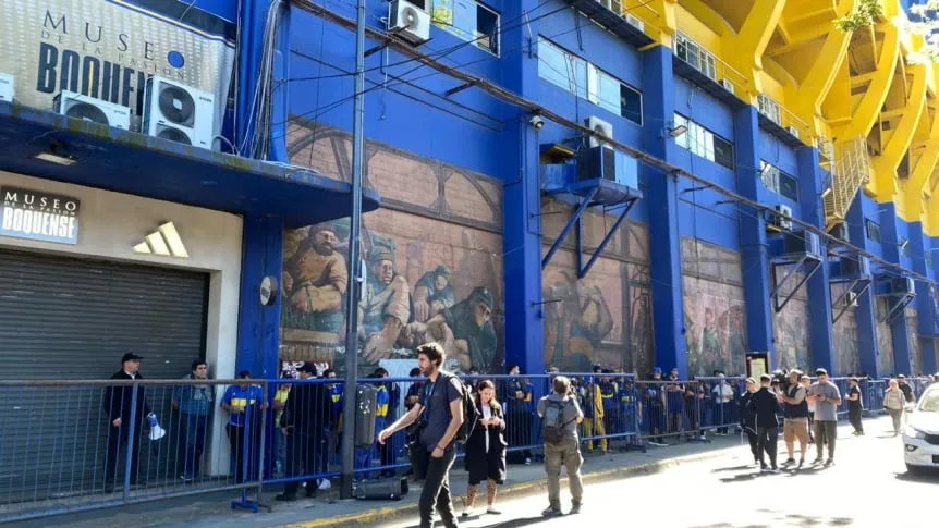 El velorio de Miguel Russo en La Bombonera: jugadores de Boca y el mundo del fútbol lo despiden - TyC Sports imagen-40