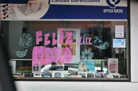 Comercios posadeños registraron un 15% menos de ventas por el día de la madre imagen-107