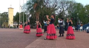 Domingos Culturales sigue creciendo y reúne a más artistas en Jardín América imagen-1