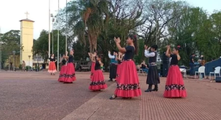 Domingos Culturales sigue creciendo y reúne a más artistas en Jardín América imagen-7