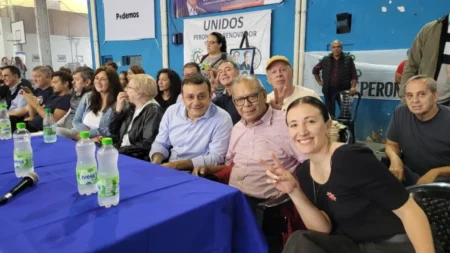 Se desarrolló un multitudinario acto en el Club Racing en el Dia de la Lealtad peronista imagen-10