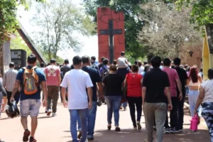 La comunidad de Eldorado despidió a los tres jóvenes fallecidos en la tragedia del Yazá La comunidad de Eldorado despidió a los tres jóvenes fallecidos en la tragedia del Yazá imagen-3