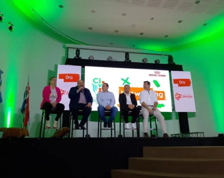 Veterinarios actualizaron conocimientos y hablaron sobre su salud mental en Iguazú imagen-13
